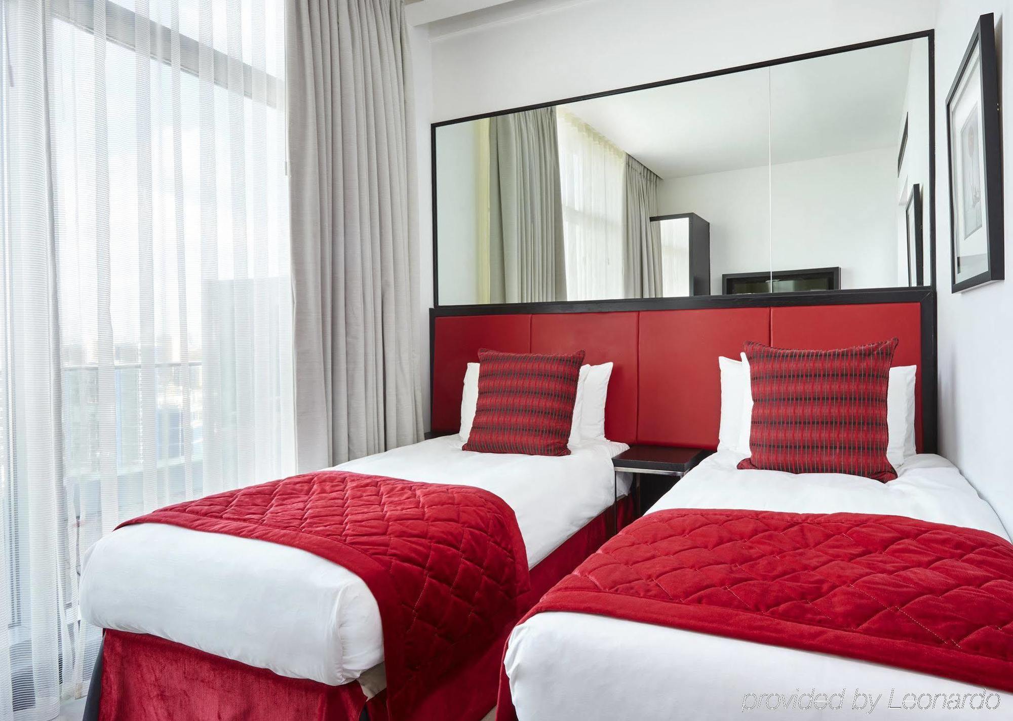 HOTEL CROWNE PLAZA LONDON BATTERSEA, LONDON
